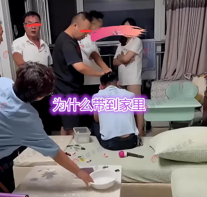 夫从阳台拖出男子：破坏了我家的风水爱游戏平台广东：女子在家中出轨丈(图1)